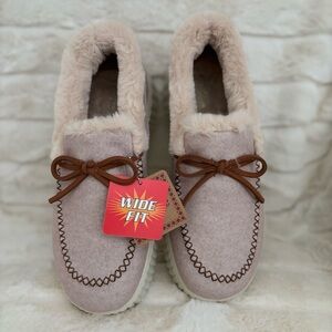 Brand New Skechers Wide Fit Slip on Slipper / Shoe - Size 8.5 Wide - Dusty Pink
